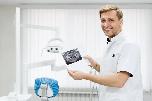 Стоматолог-имплантолог