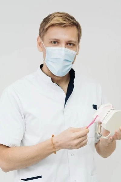 Стоматолог-эндодонтист